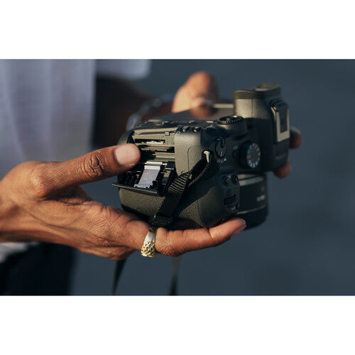 Canon EOS R7 Mirrorless Camera with 18-150mm Lens